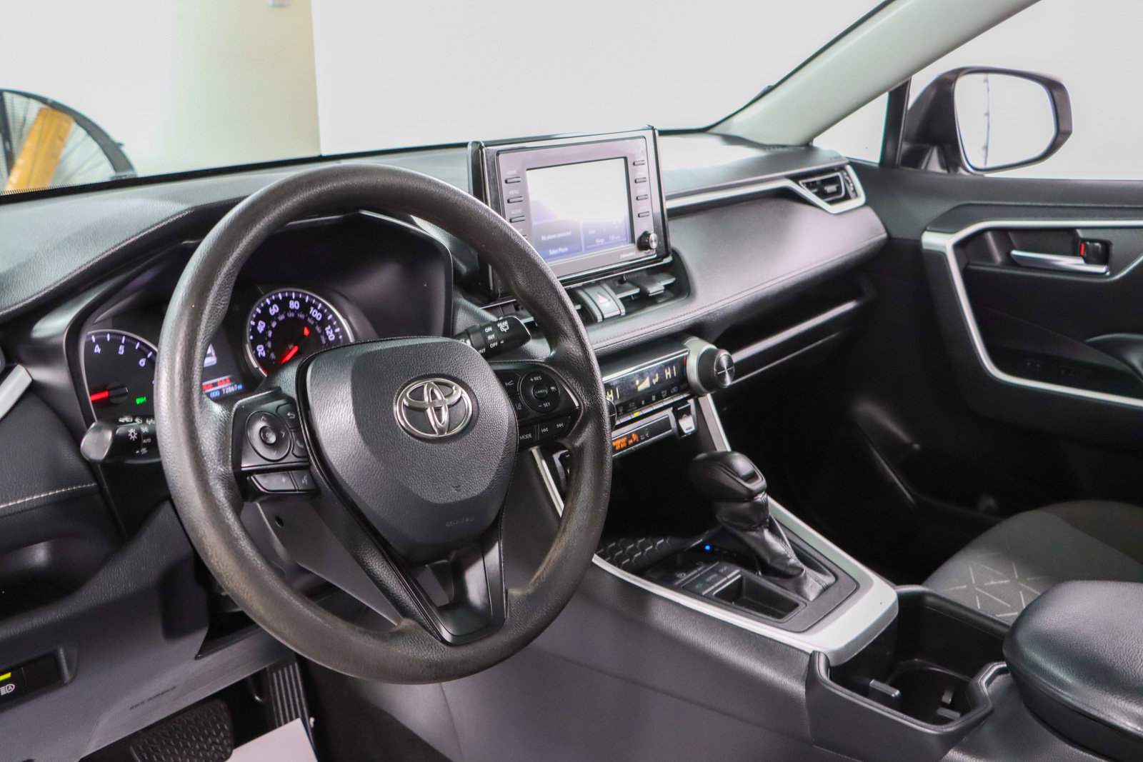 Used 2022 Toyota RAV4 XLE image 22