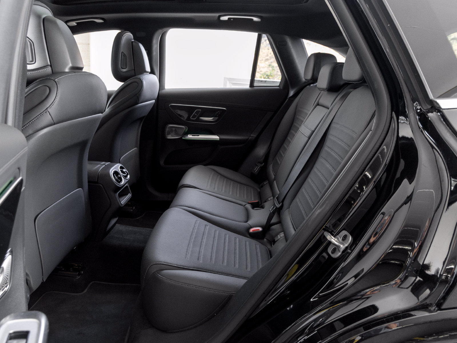 Used 2026 Mercedes-Benz GLC 300 image 21