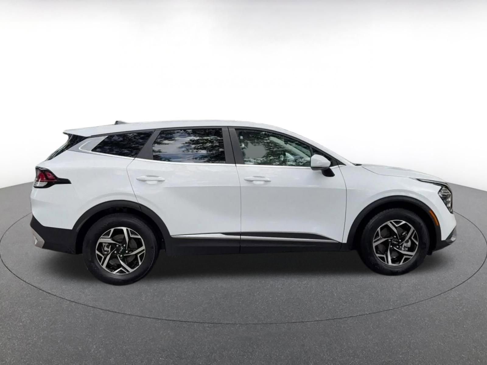 Used 2025 Kia Sportage LX FWD image 16