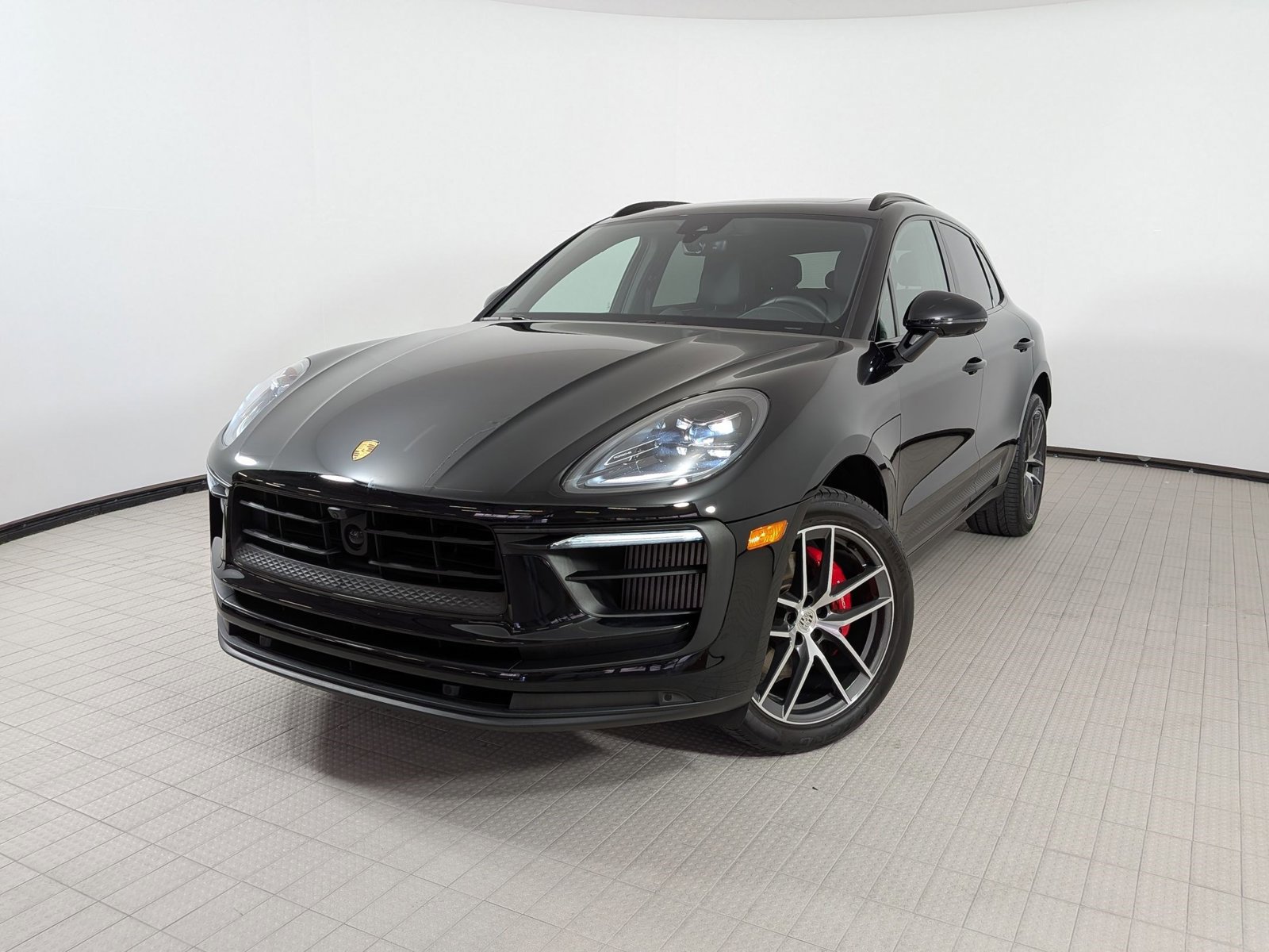 Certified 2025 Porsche Macan S AWD/4WD image 1