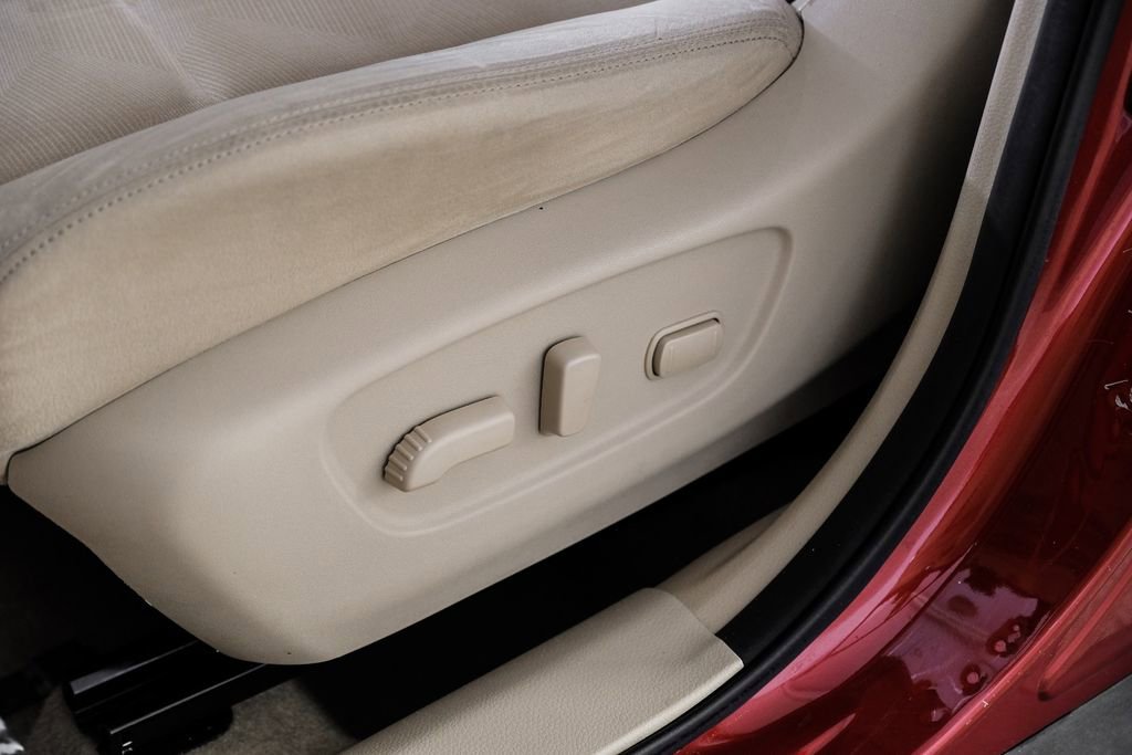 Used 2015 Nissan Rogue SV image 33