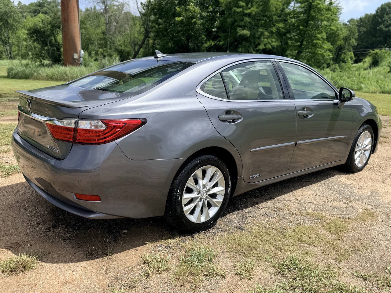 Used 2013 Lexus ES 300h w/ Premium Pkg FWD image 5