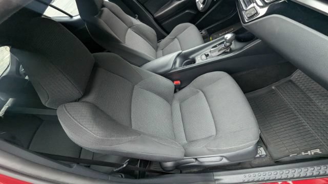 Used 2018 Toyota C-HR XLE FWD image 17