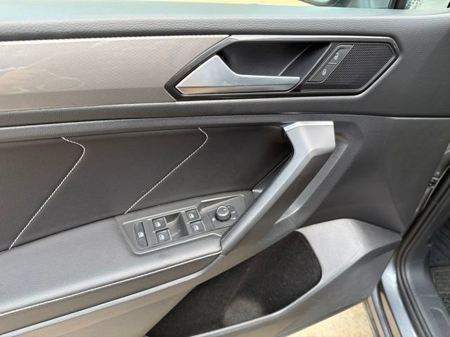 Used 2022 Volkswagen Tiguan SE AWD/4WD image 19