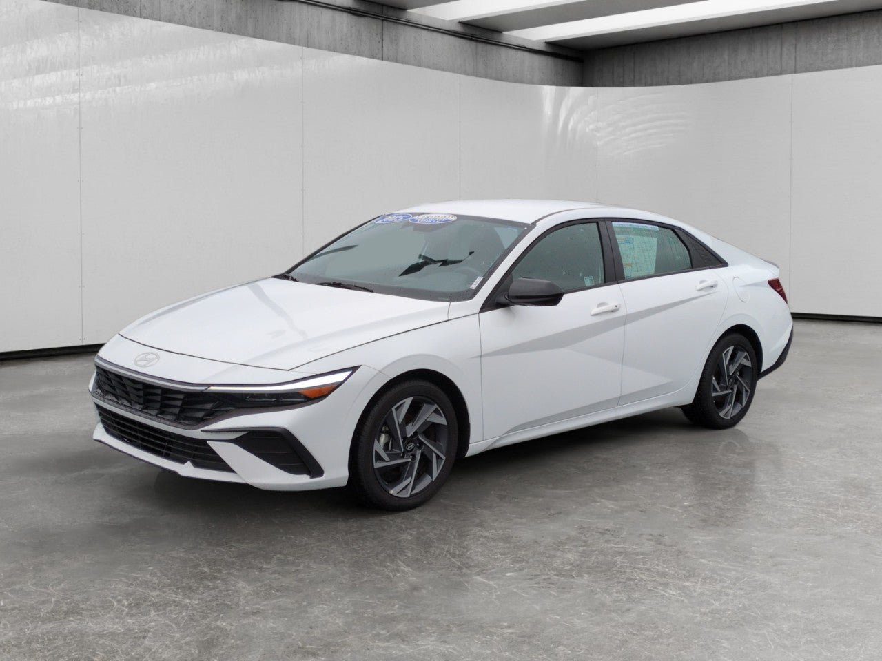 Used 2025 Hyundai Elantra Sport FWD image 3