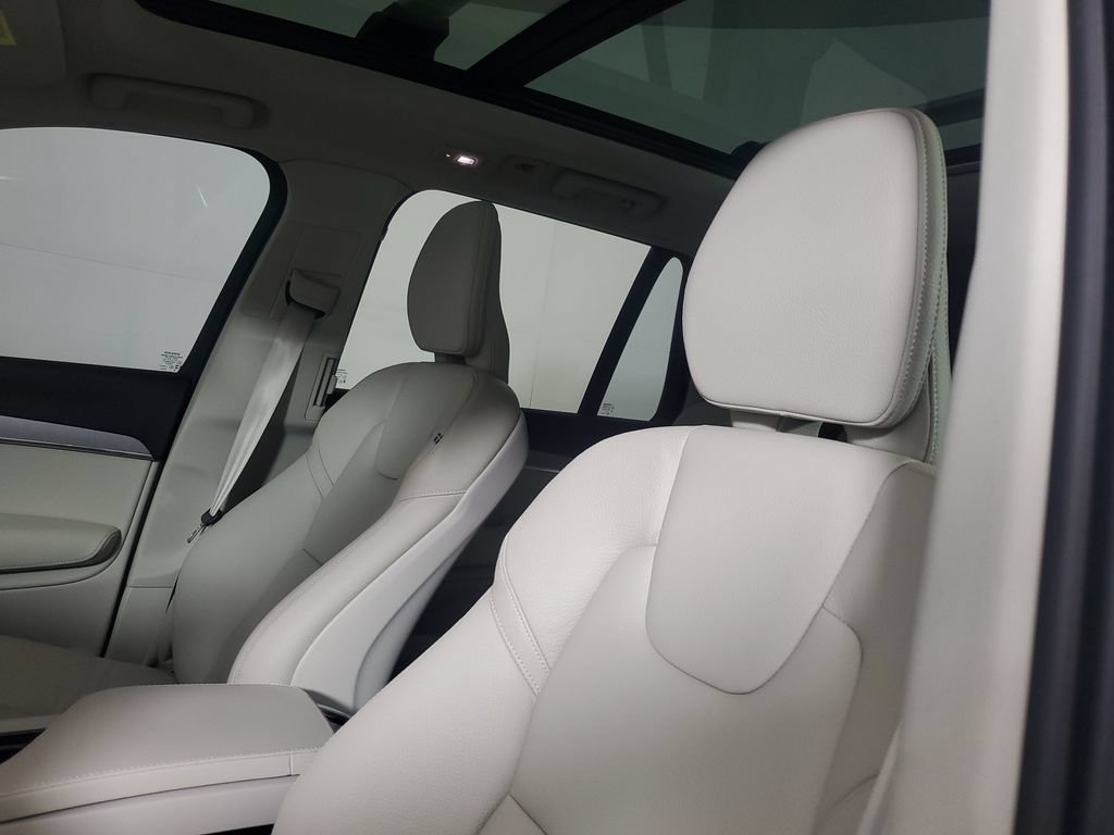 Certified 2025 Volvo XC90 B5 Core w/ Protection Package AWD/4WD image 22