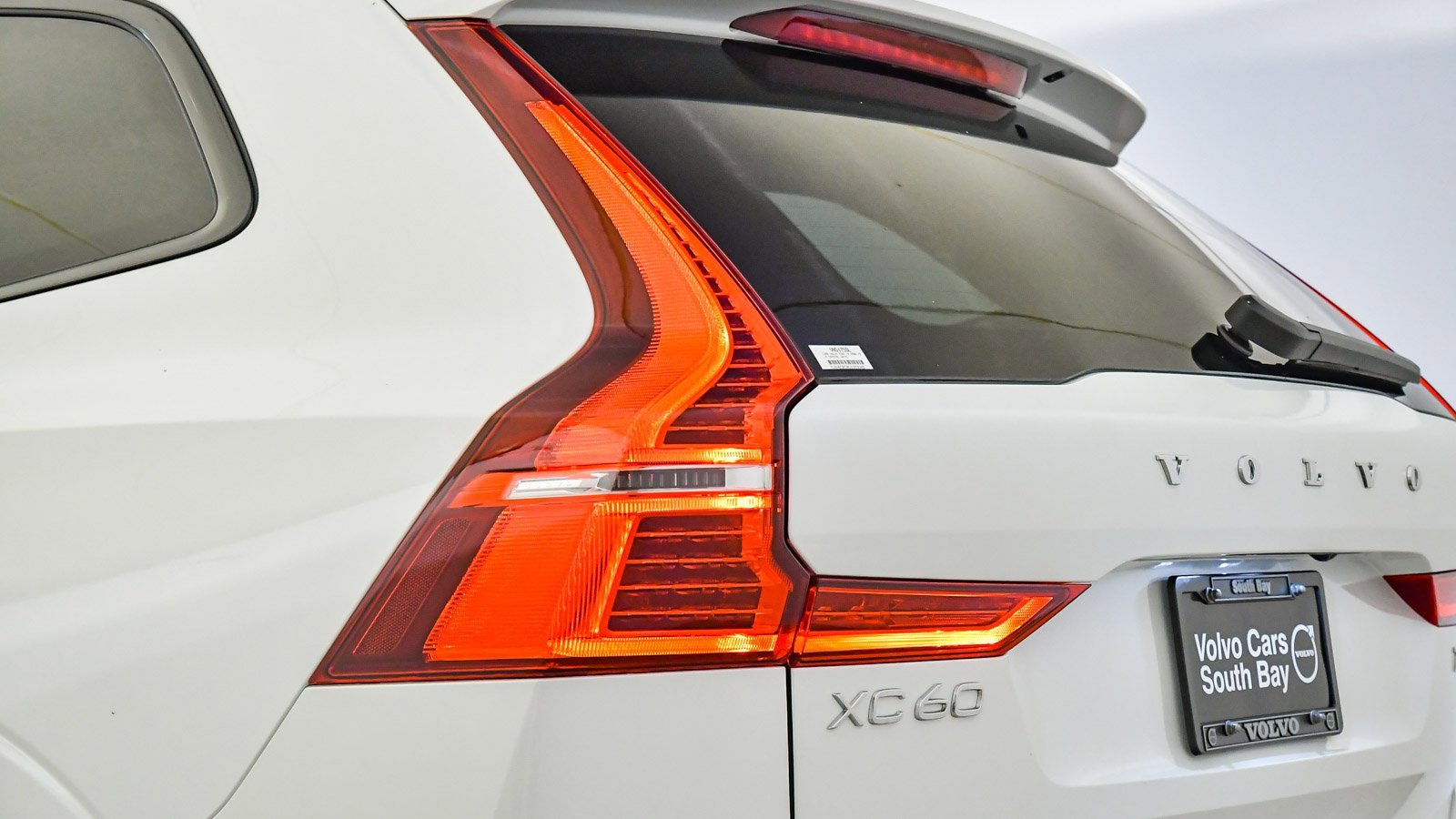 Certified 2025 Volvo XC60 T8 Plus w/ Protection Package Premier image 12