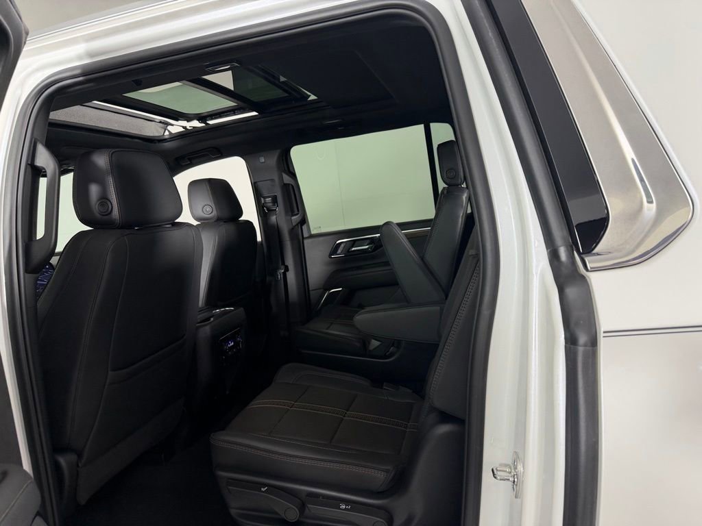 Used 2025 Chevrolet Suburban High Country w/ Sun And Tow Package AWD/4WD image 27