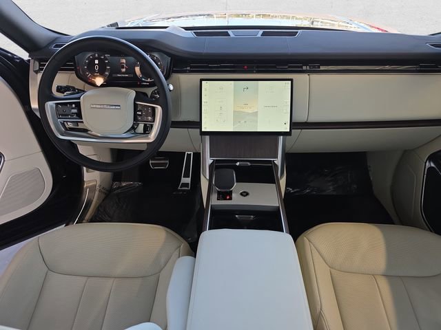 Used 2025 Land Rover Range Rover SE AWD/4WD image 9