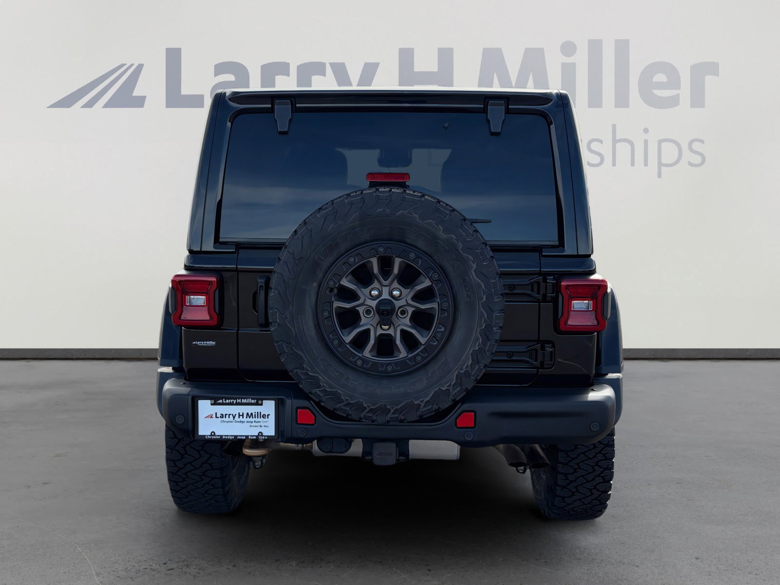 Used 2023 Jeep Wrangler Unlimited Rubicon 392 w/ Trailer Tow Package image 5