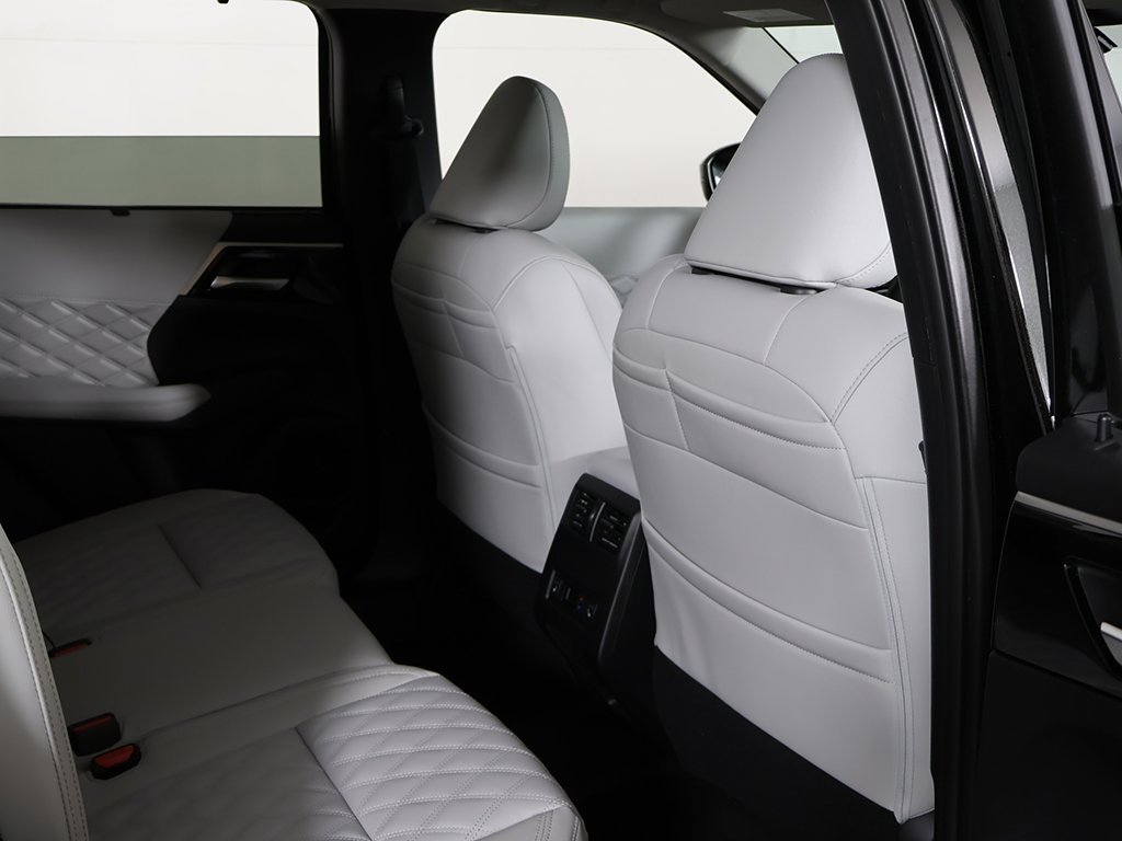 New 2025 Mitsubishi Outlander SEL image 35