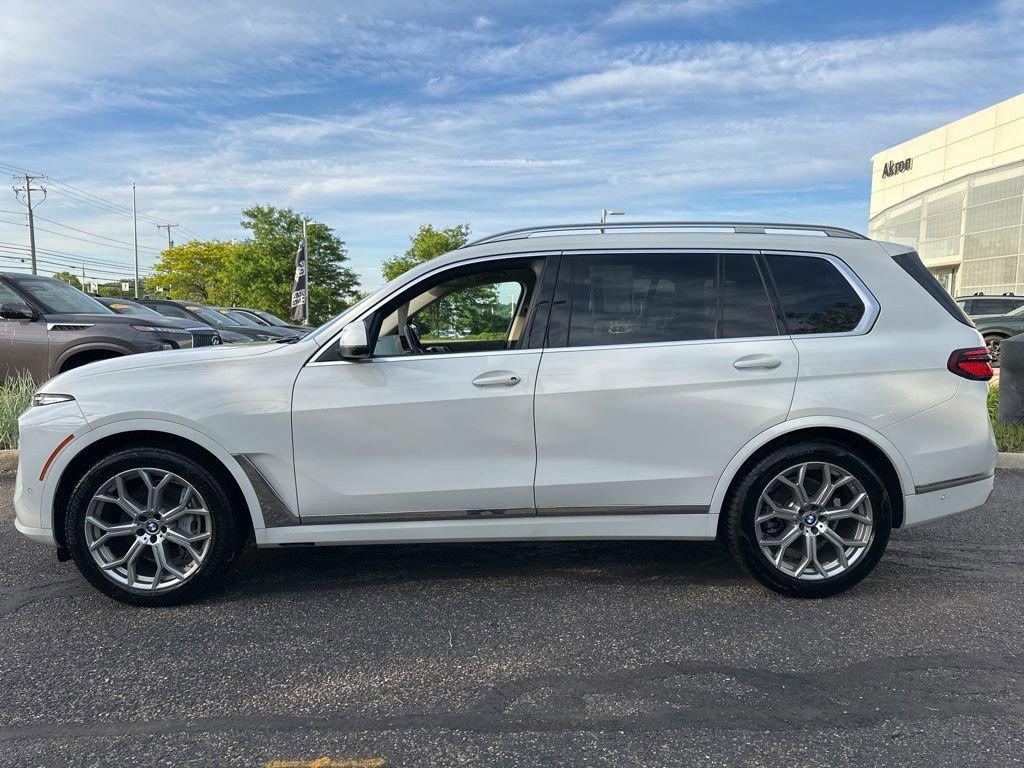 Used 2023 BMW X7 xDrive40i AWD/4WD image 3