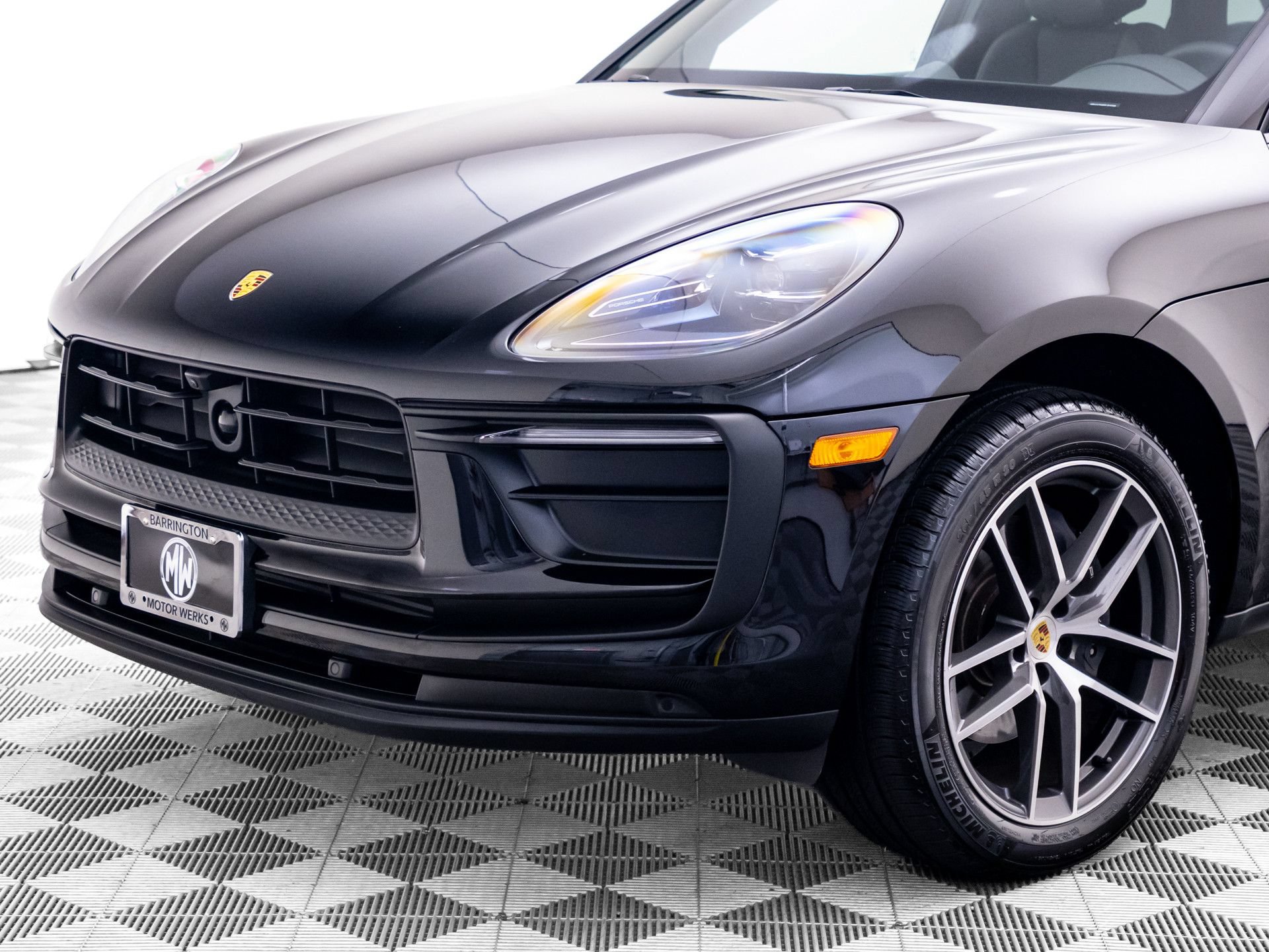 Certified 2025 Porsche Macan AWD/4WD image 36