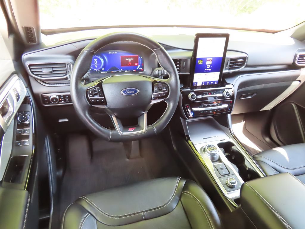 Used 2023 Ford Explorer ST w/ Technology Package AWD/4WD image 4