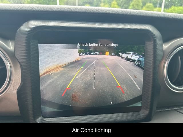 Used 2018 Jeep Wrangler Unlimited Sahara AWD/4WD image 14