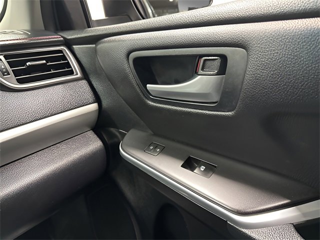 Used 2017 Toyota Camry SE image 30