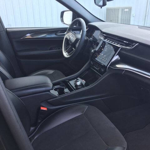 Used 2023 Jeep Grand Cherokee Altitude image 26