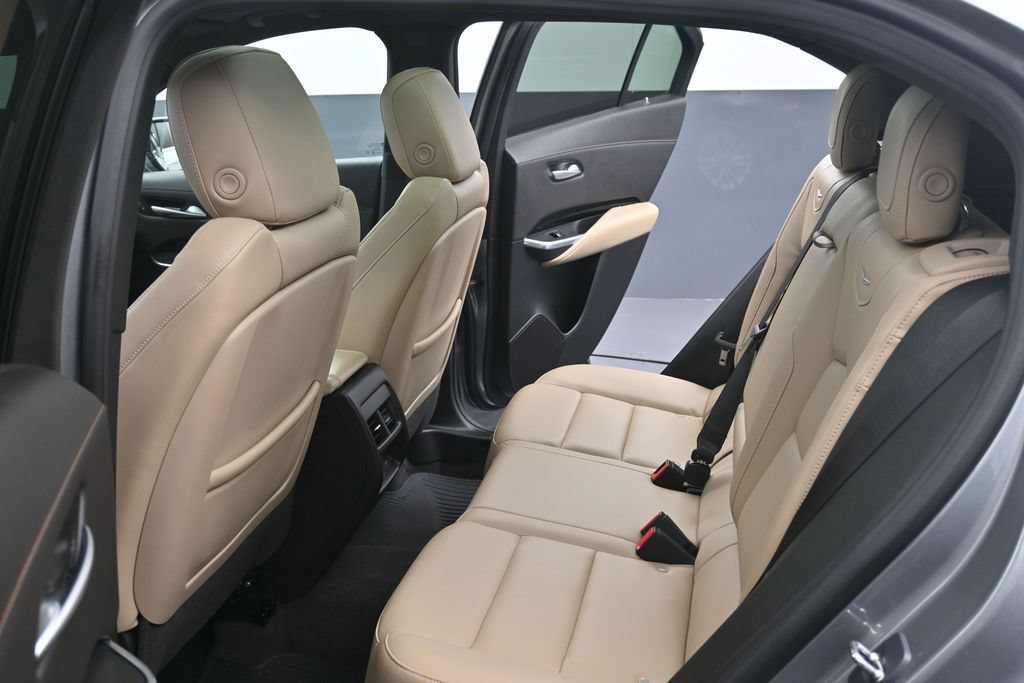 Used 2024 Cadillac XT4 Luxury w/ Cold Weather Package AWD/4WD image 13