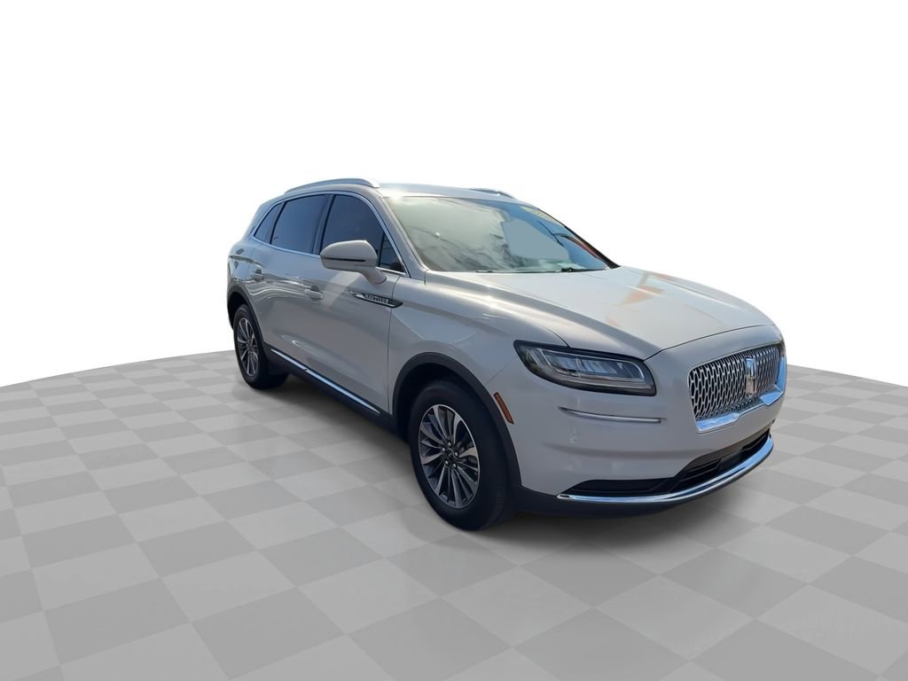 Used 2023 Lincoln Nautilus FWD w/ Premium Package image 3