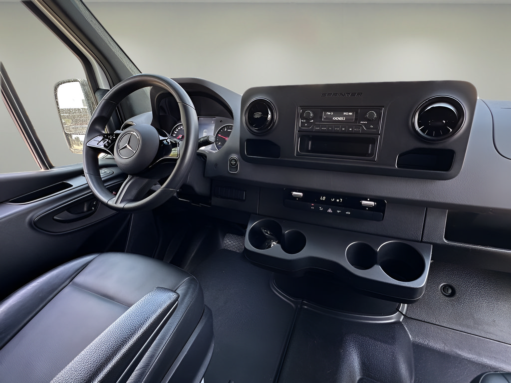 Used 2025 Mercedes-Benz Sprinter 2500 image 8