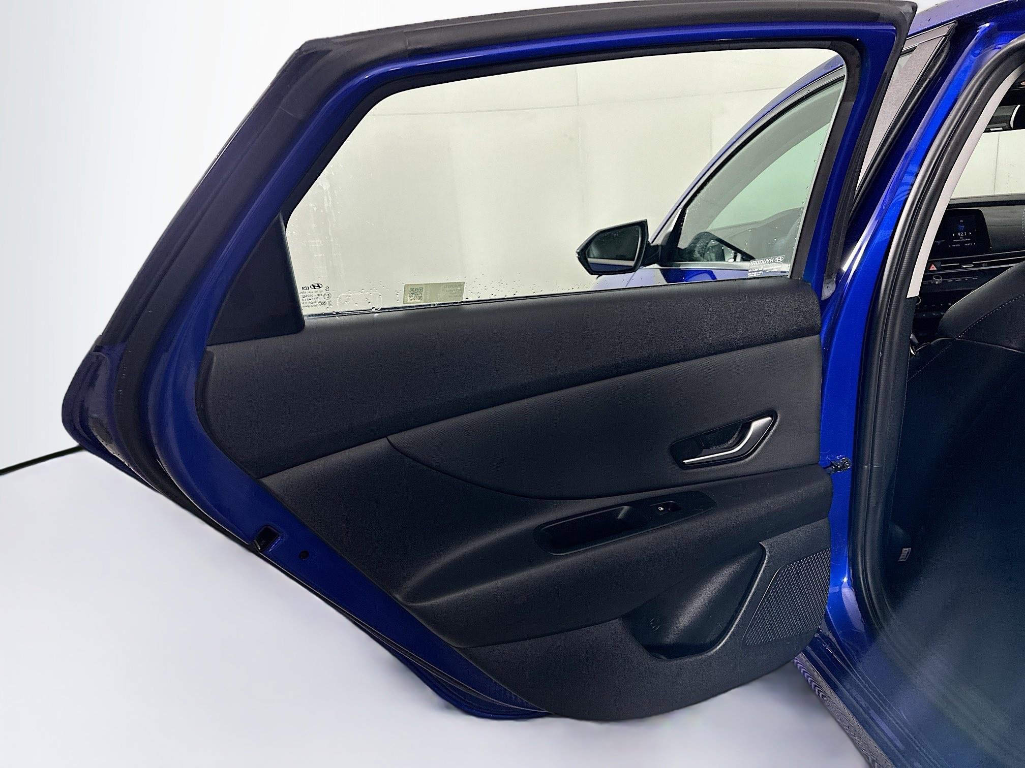 Used 2023 Hyundai Elantra Limited w/ Cargo Package image 27