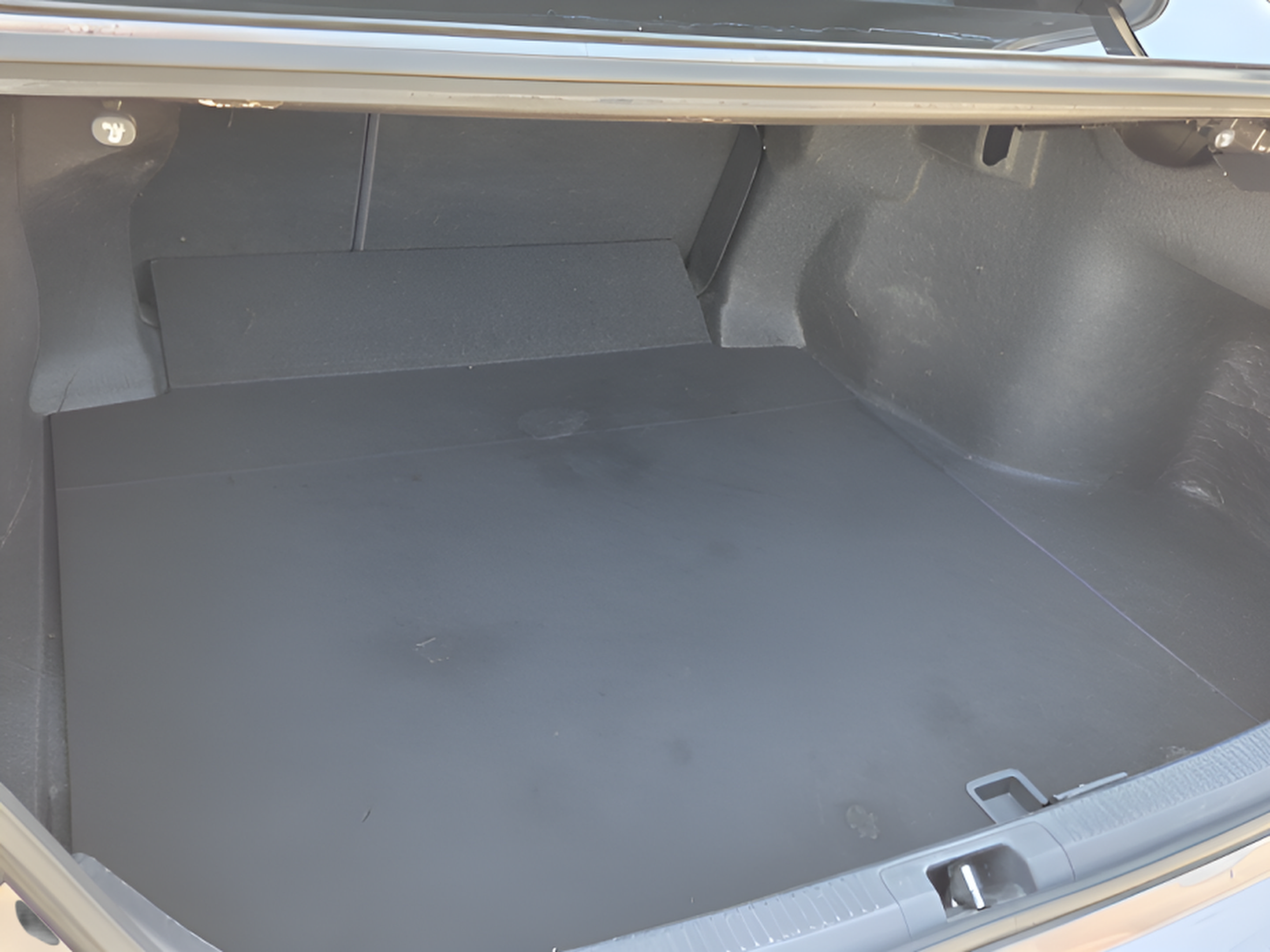 Used 2020 Toyota Camry LE FWD image 13