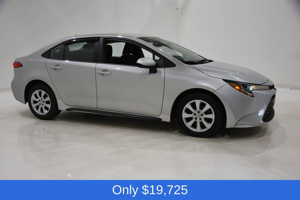 Used 2024 Toyota Corolla LE image 3