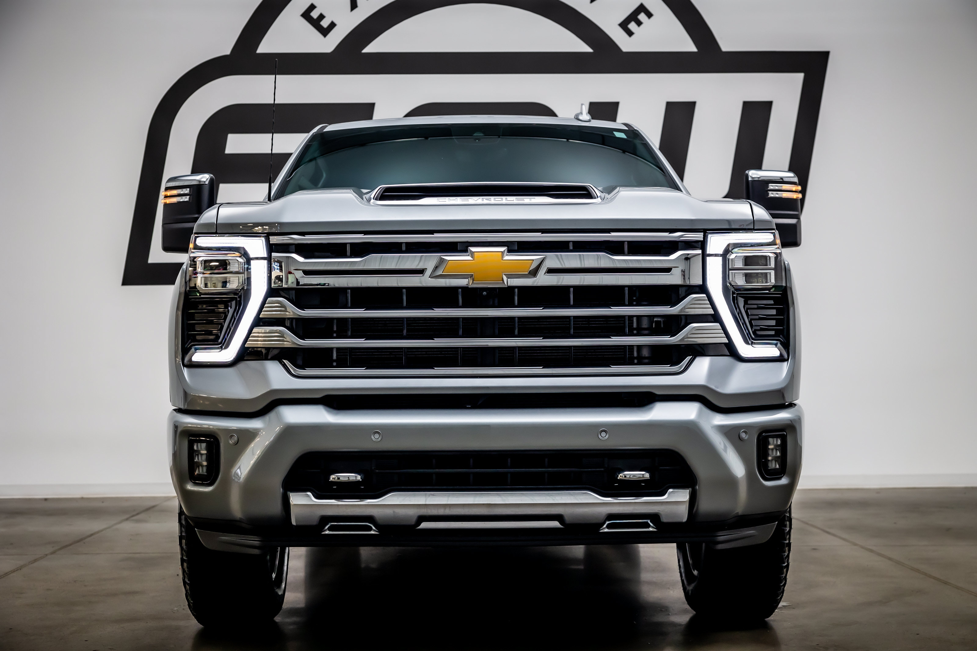 Used 2025 Chevrolet Silverado 3500 High Country w/ Technology Package AWD/4WD image 4
