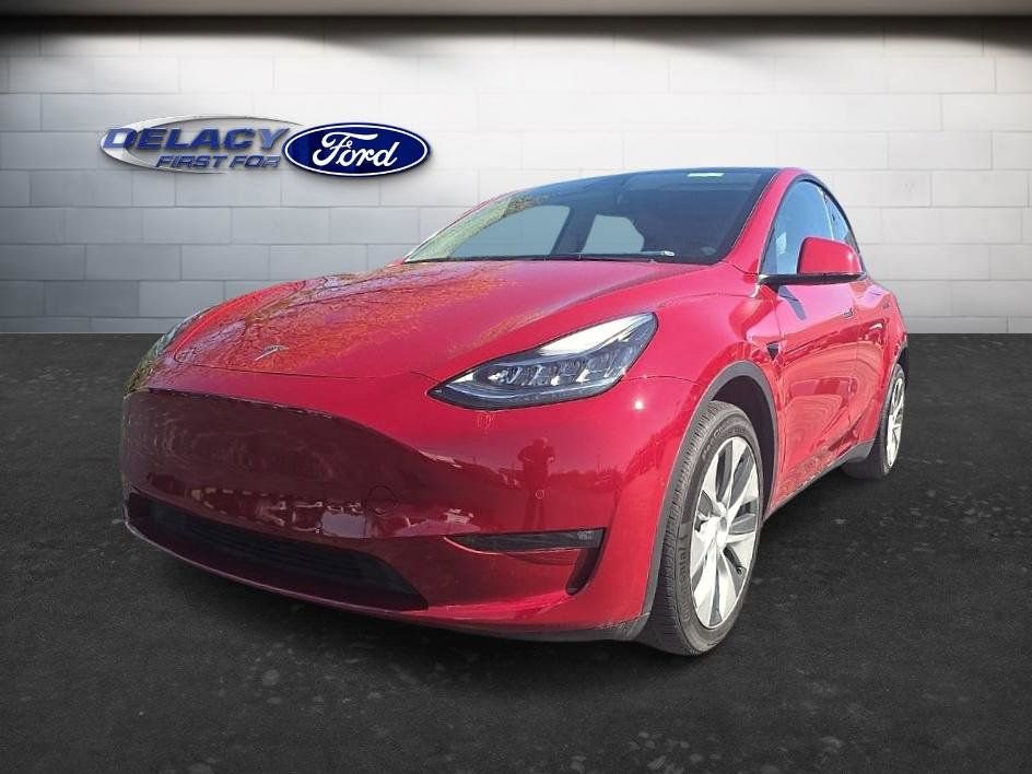 Used 2022 Tesla Model Y Long Range AWD/4WD image 1