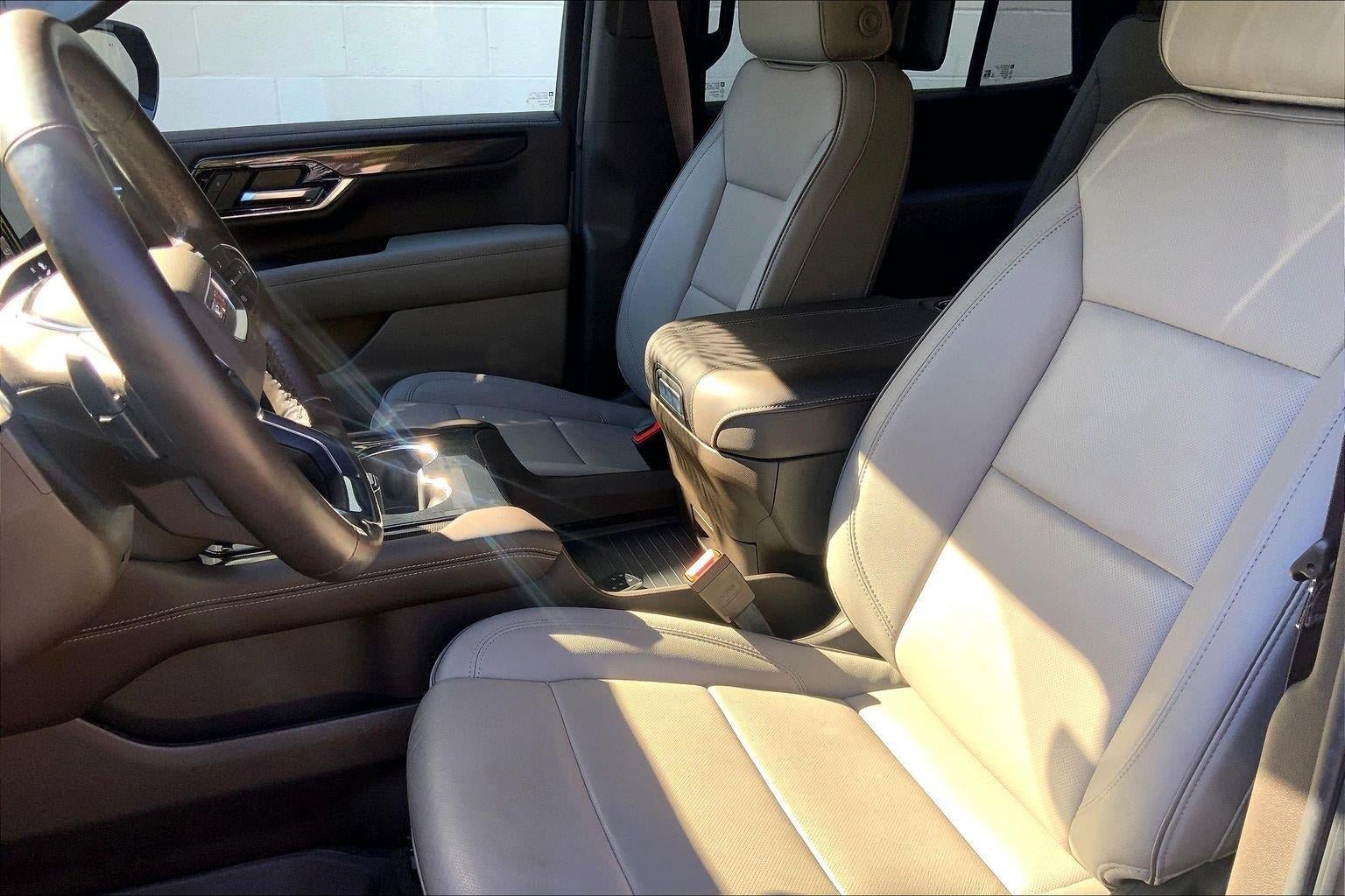Used 2025 GMC Yukon Elevation w/ Elevation Premium Package AWD/4WD image 23