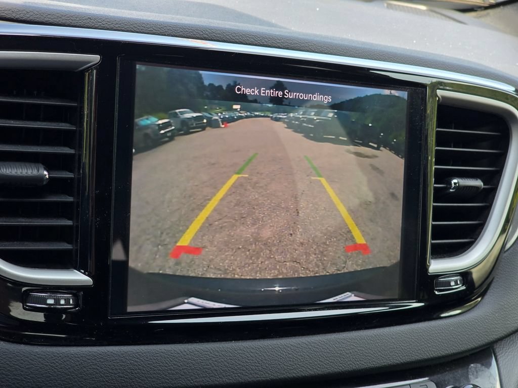 Used 2025 Chrysler Pacifica Select FWD image 9