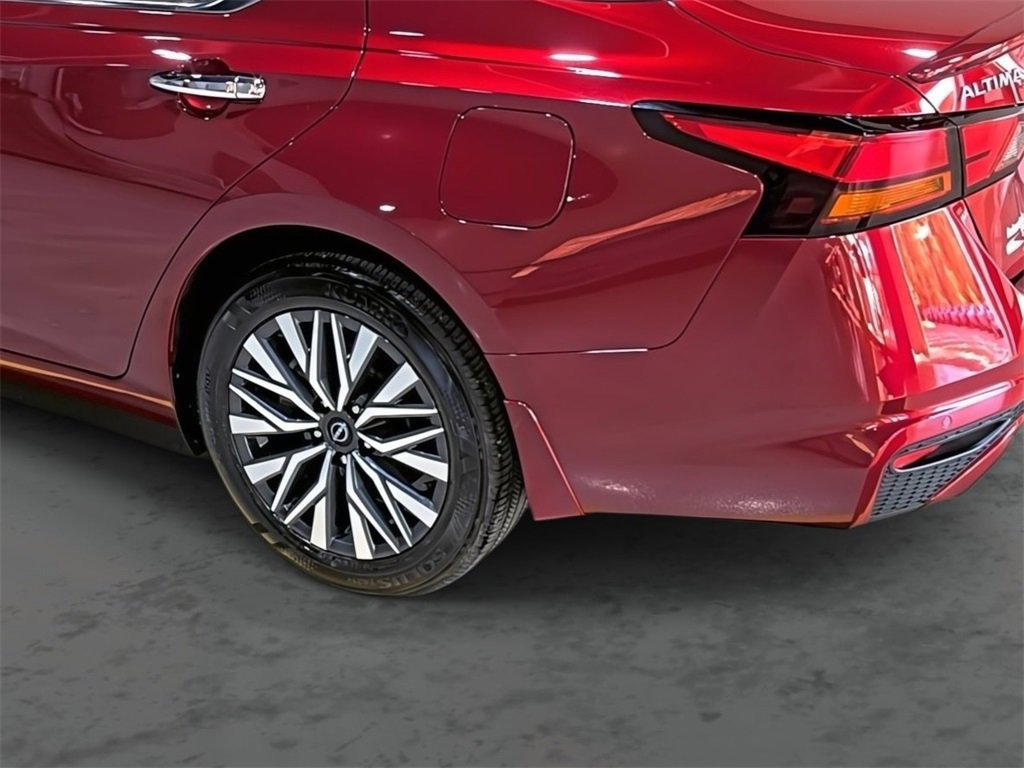 Used 2024 Nissan Altima 2.5 SV w/ SV Premium Package image 9