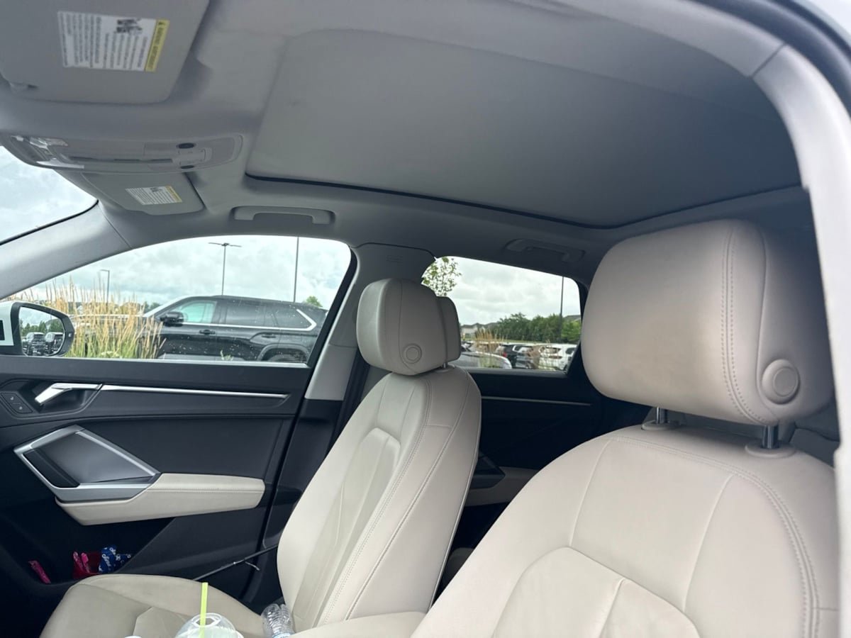 Used 2019 Audi Q3 2.0T Premium w/ Convenience Package AWD/4WD image 4