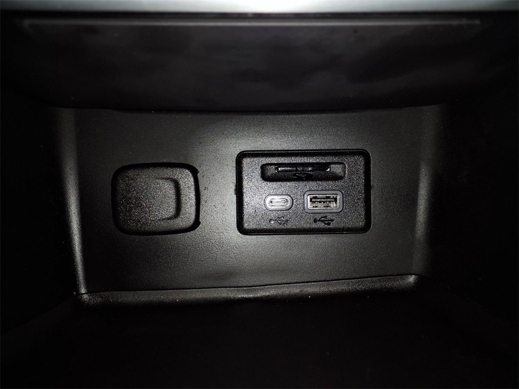 Used 2023 GMC Acadia SLT w/ Elevation Edition image 25