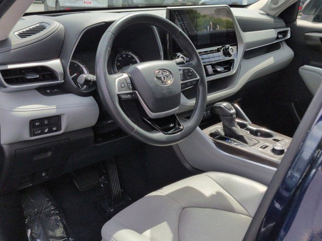 Used 2022 Toyota Highlander Platinum AWD/4WD image 9