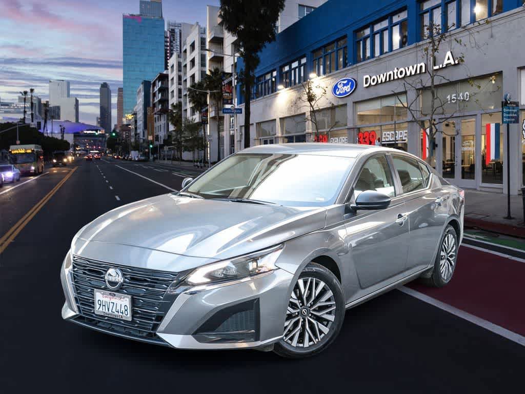 Used 2024 Nissan Altima 2.5 SV FWD image 2