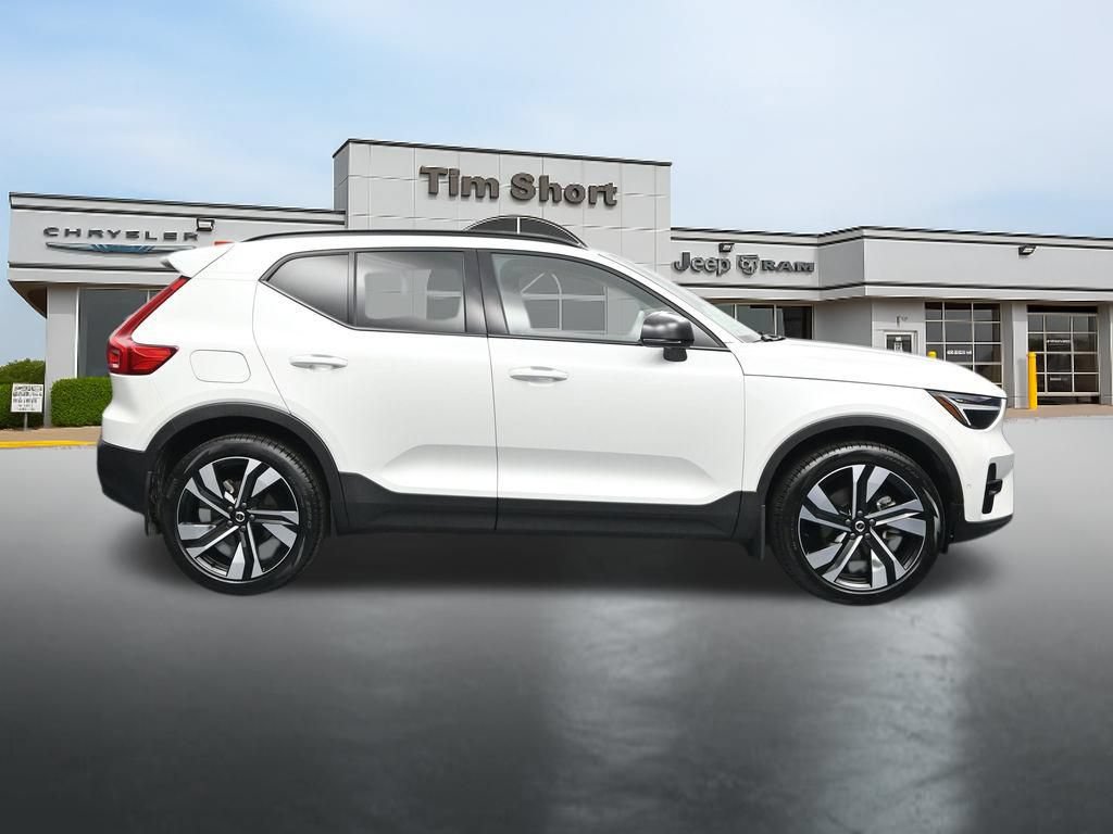 Used 2024 Volvo XC40 B5 Plus w/ Protection Package Premier AWD/4WD image 6