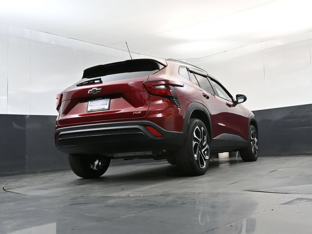 Used 2025 Chevrolet Trax RS w/ Driver Confidence Package FWD image 23