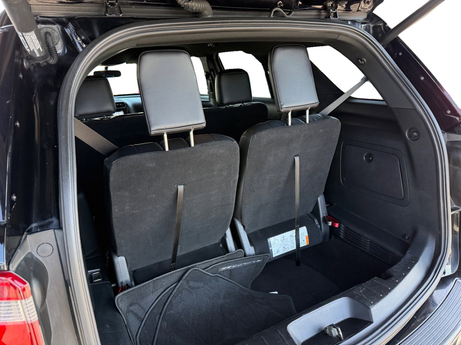 Used 2018 Ford Explorer XLT image 13