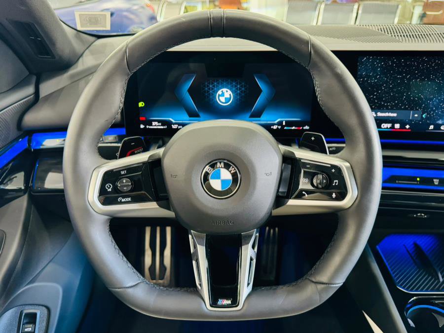 Used 2024 BMW 540i xDrive w/ Premium Package image 26