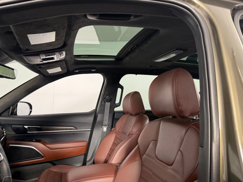 Used 2024 Kia Telluride SX Prestige w/ Towing Package image 22