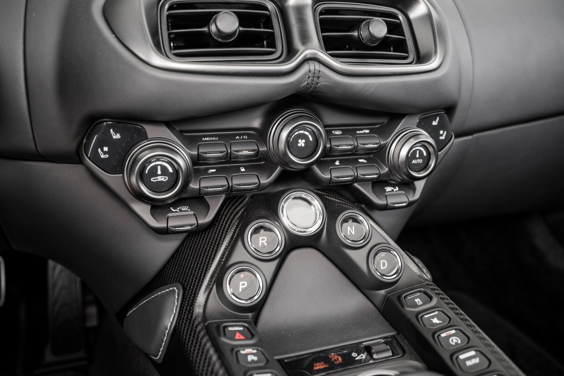 Used 2023 Aston Martin V8 Vantage Roadster image 23