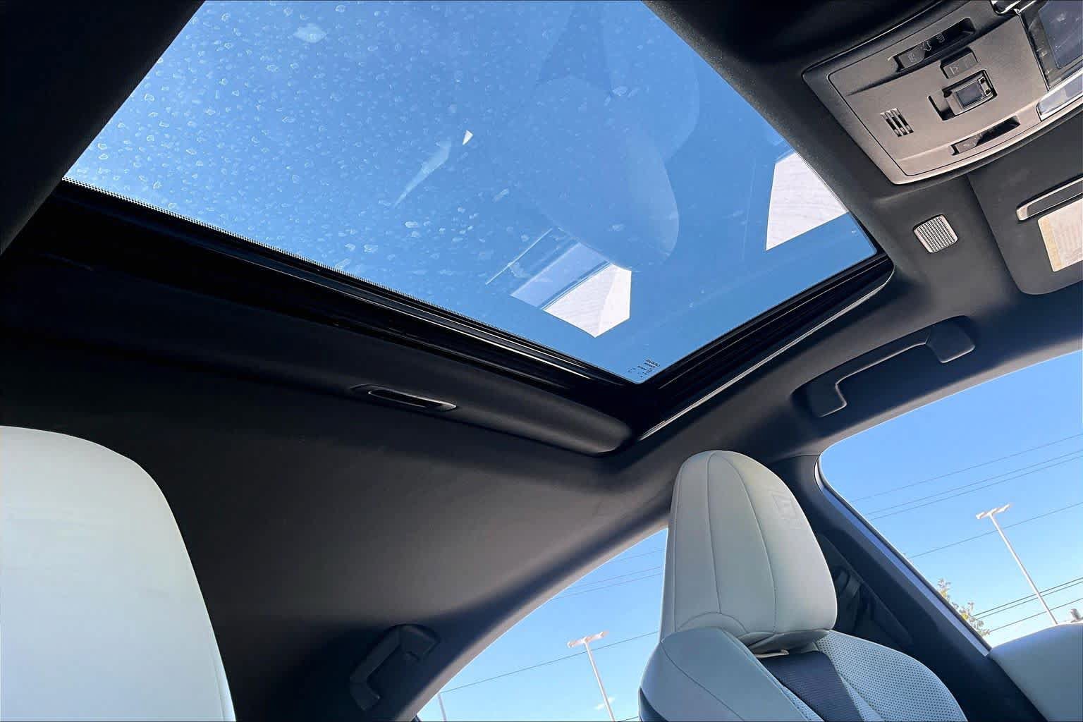 Used 2024 Lexus ES 350 F Sport w/ Accessory Package (Z2) FWD image 13