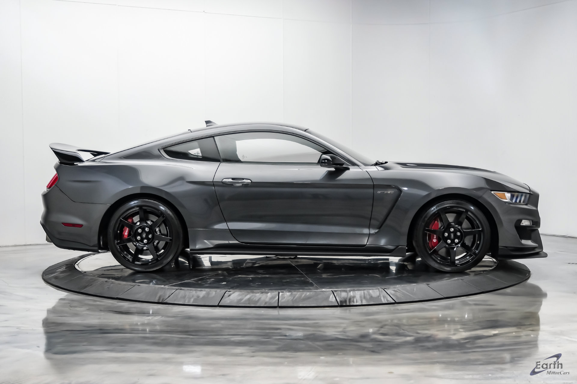 Used 2020 Ford Mustang Shelby GT350R w/ GT350R Equipment Group 920A RWD image 21