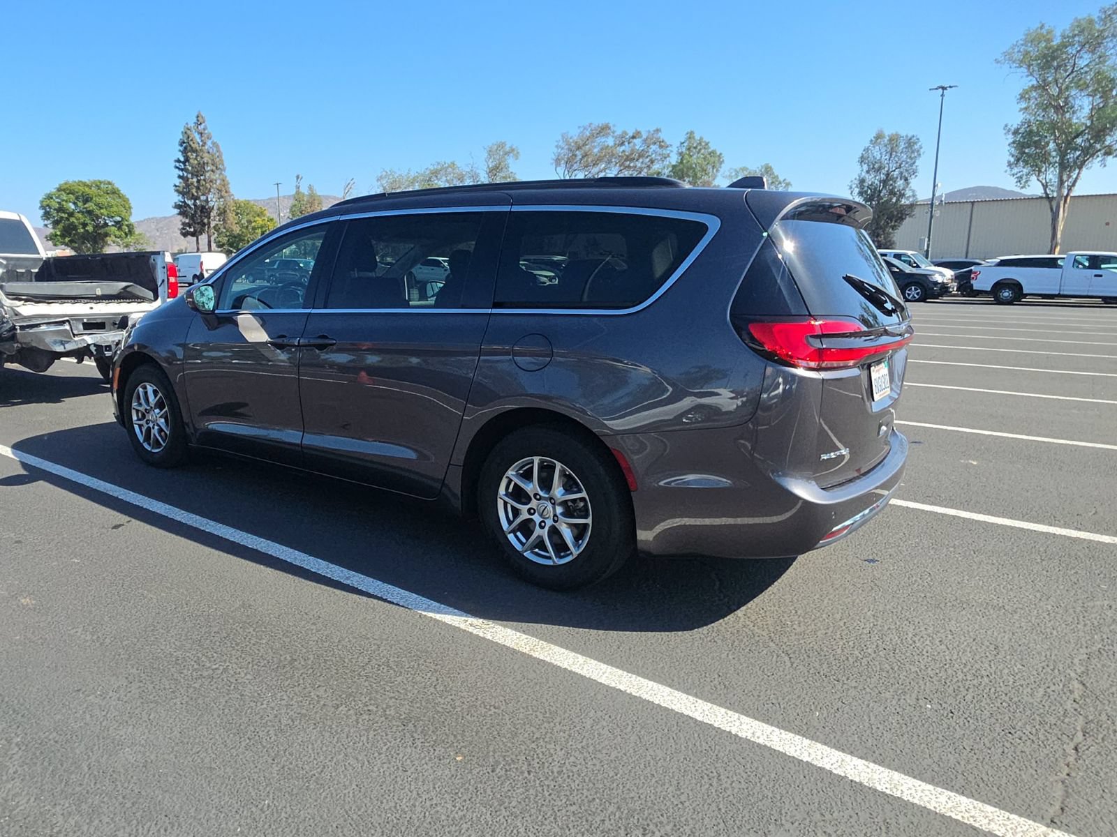 Used 2021 Chrysler Pacifica Touring FWD image 8