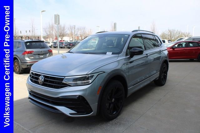 Used 2024 Volkswagen Tiguan SE R-Line image 3