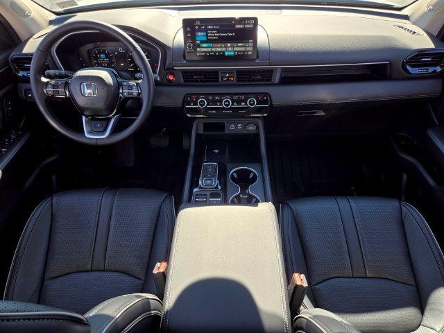 Used 2025 Honda Pilot Elite image 15