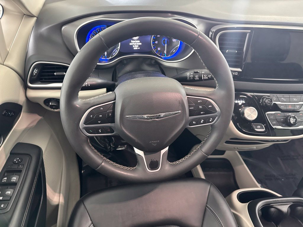 Used 2024 Chrysler Pacifica Touring-L FWD image 26