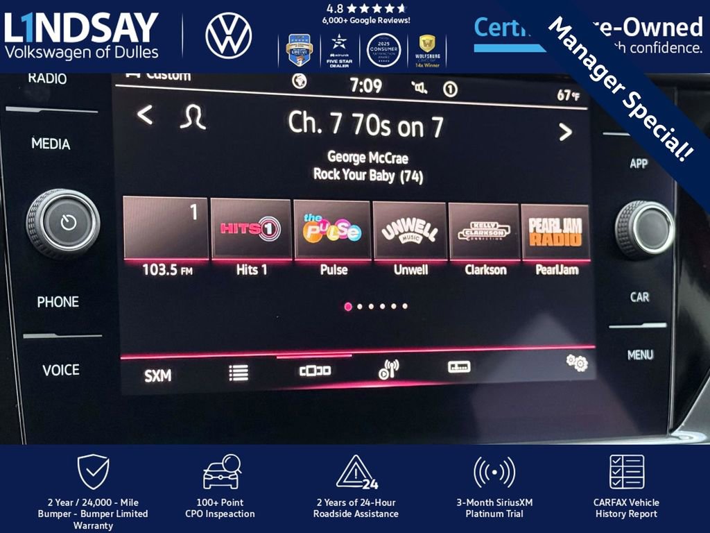 Certified 2022 Volkswagen Taos SEL w/ Panoramic Sunroof Package image 17