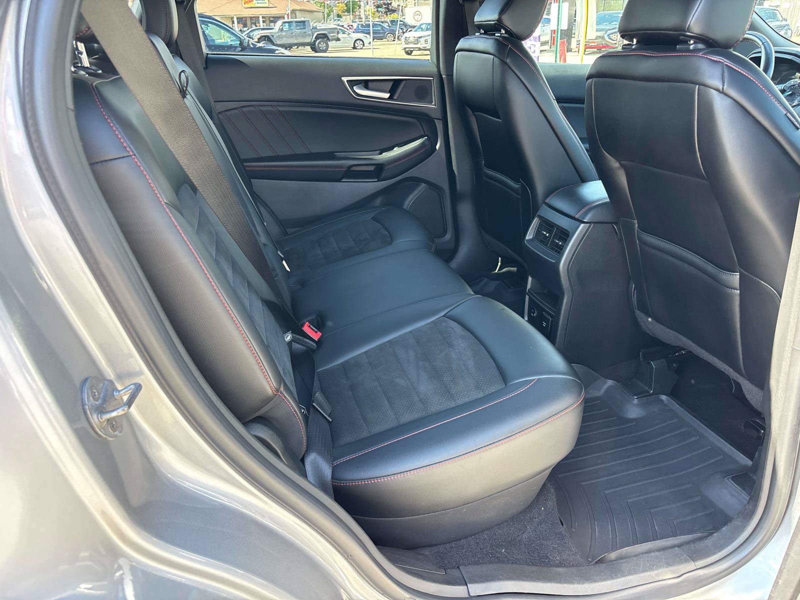 Used 2022 Ford Edge ST-Line w/ Class II Trailer Tow Package AWD/4WD image 19
